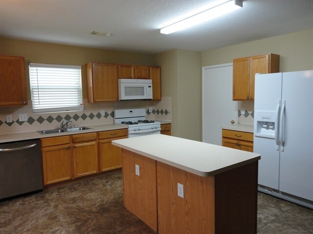 Building Photo - 18107 Quiet Ridge Ln