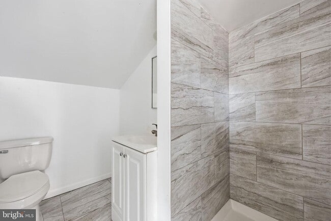 Building Photo - 7909 Oxford Ave