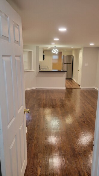 Building Photo - 5749 N Talman Ave