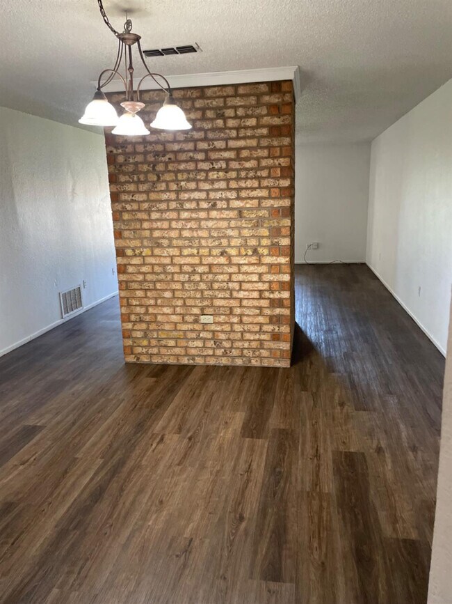 Building Photo - 1103 80th St