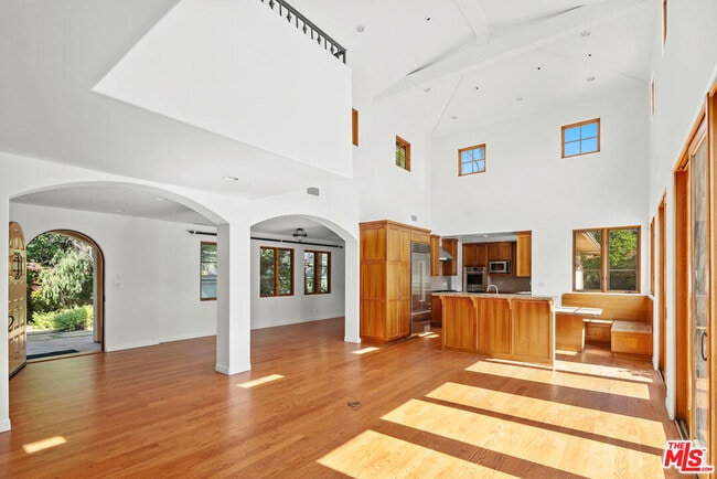 Building Photo - 16820 Sunset Blvd