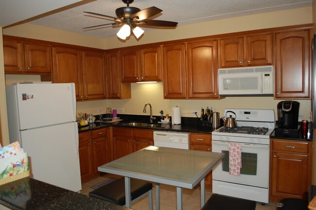 Building Photo - 440 W Mahogany Ct