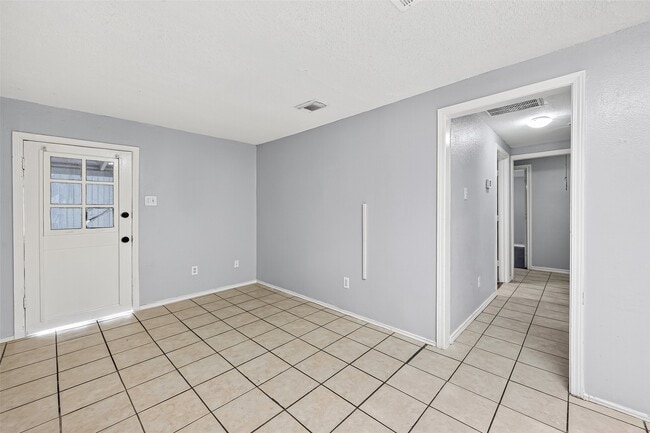 Building Photo - 9629 Sunnywood Dr