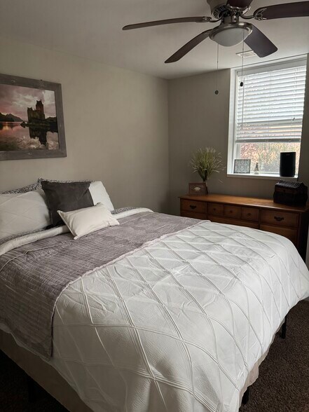 Building Photo - 2312 Azalea Dr