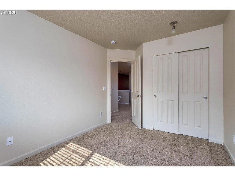 Building Photo - 10528 NE Gateway St