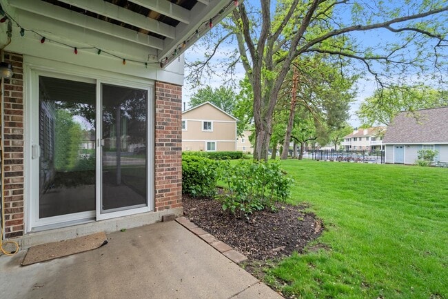 Building Photo - 251 Appletree Ct