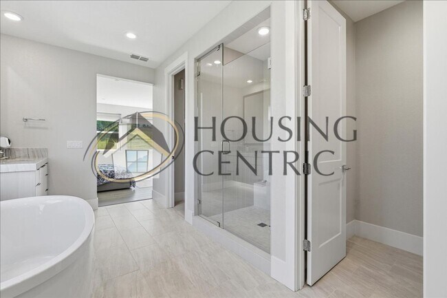 Building Photo - Unparalleled Executive Luxury Rental Home in Gated Community