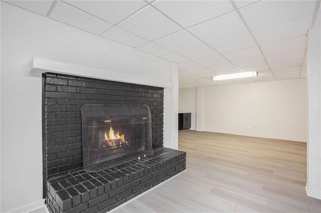 Building Photo - 1996 Briarwood Dr