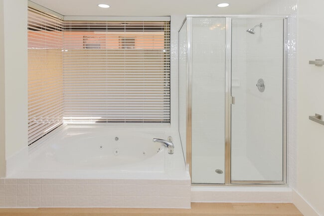 Building Photo - 1469 Vía Privada