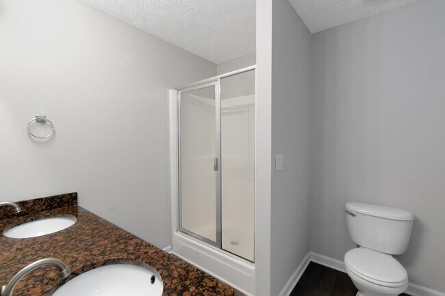 Building Photo - Spacious 4-Bedroom Split Foyer with 3 Bath...