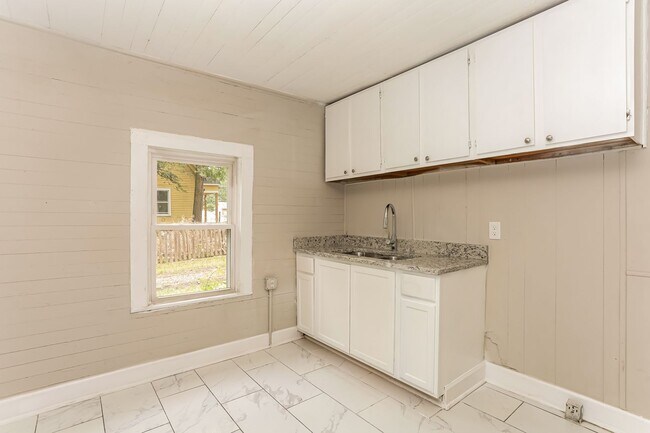 Building Photo - 404 N 15th St