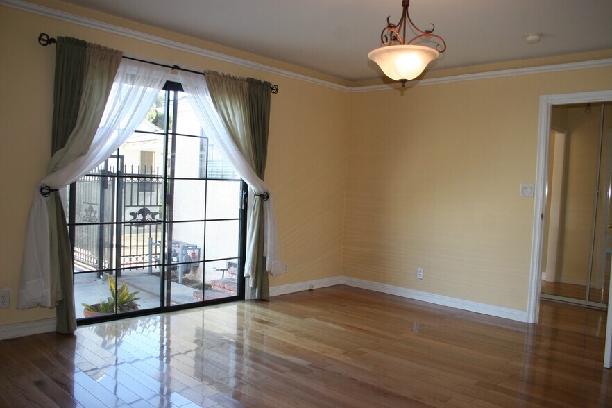 Building Photo - 6037 Comey Ave