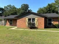 Building Photo - Three Bedroom/Two Bath Home