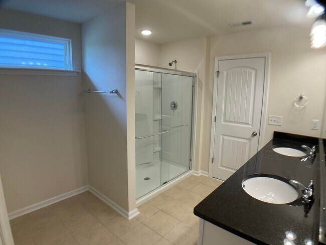Building Photo - 4 Bed, 3 Bath in Desirable Apex