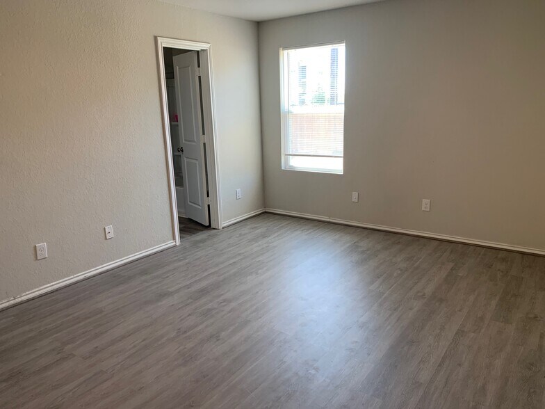 Building Photo - 4114 Mesa Cove