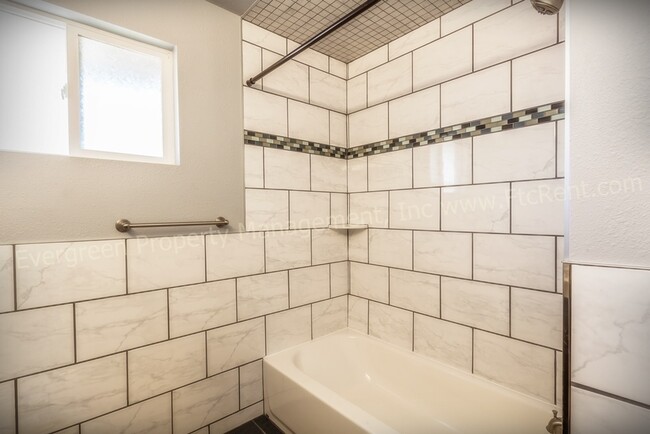 Building Photo - Adorable 3-bedroom Close to CSU and Old Town!