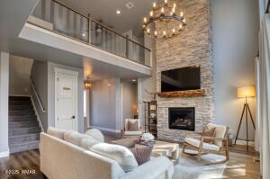 Building Photo - 381 E Iris Ln