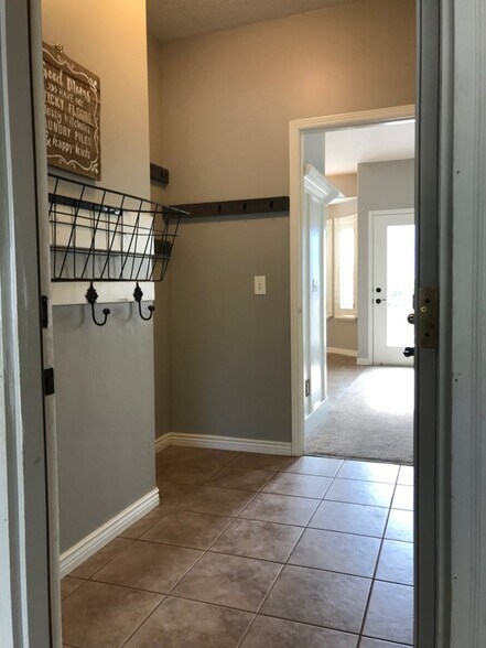 Building Photo - 12048 N Cyprus Dr