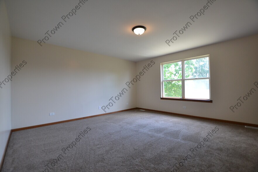 Building Photo - 4616 Peacock Ln