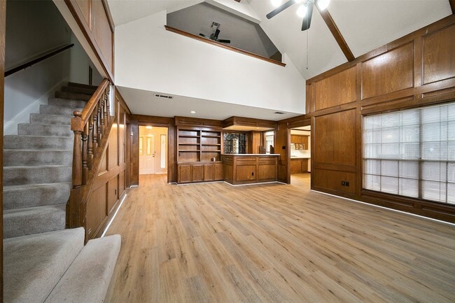 Building Photo - 4003 Greenbriar Dr