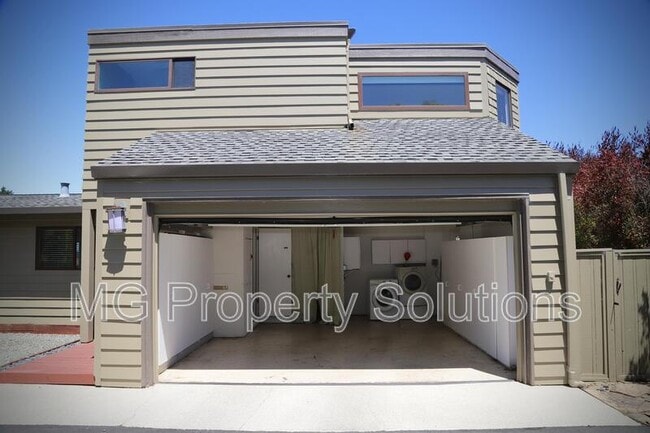 Building Photo - 974 Vernal Ave