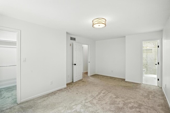 Building Photo - 22 Summerhill Dr