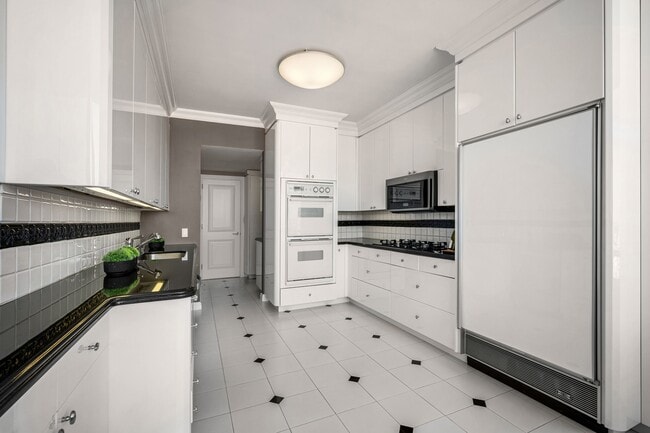 Building Photo - 860 United Nations Plaza