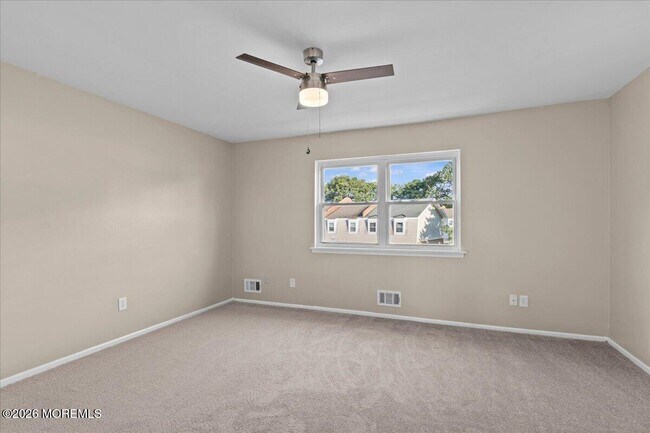 Building Photo - 8 Primrose Ln