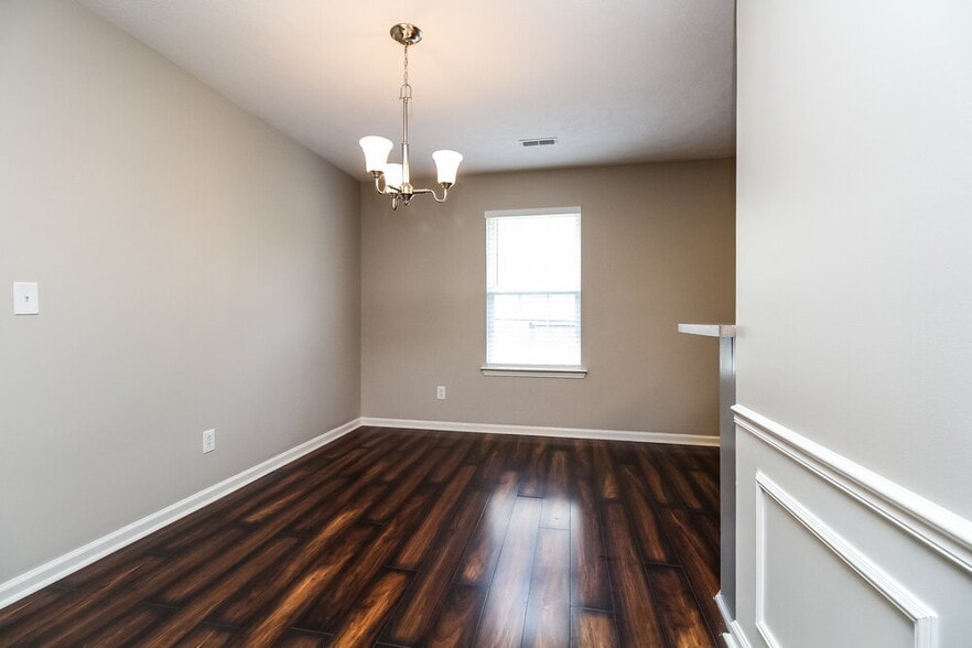 Building Photo - 597 Butternut Trce