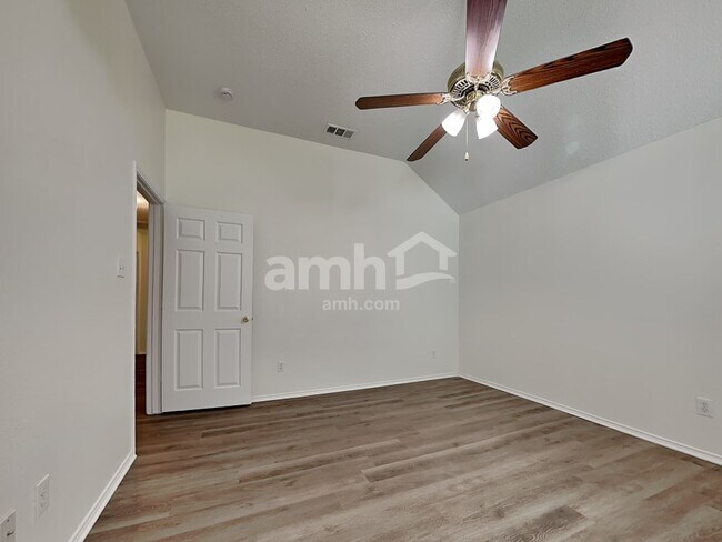 Building Photo - 217 Dartmouth Dr