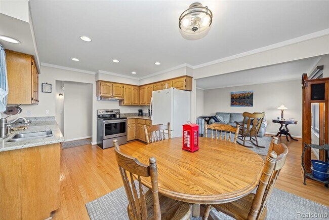 Building Photo - 9510 Beechcrest St