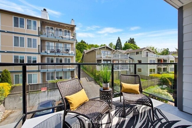 Building Photo - 2040 13th Ave W