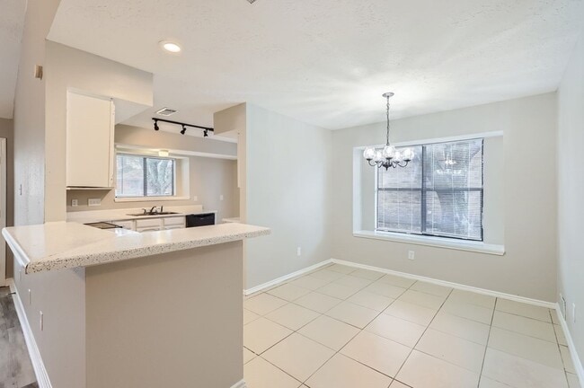Building Photo - 1304 Seabrook Dr