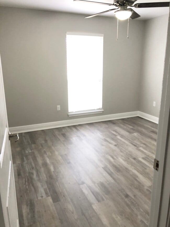 Building Photo - 113 Strike Eagle Dr