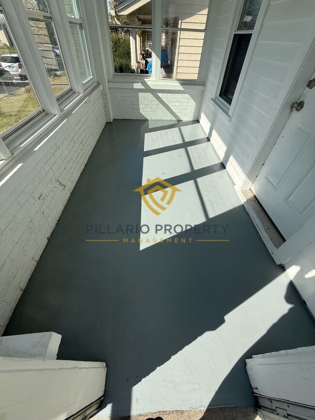 Building Photo - Stylish & Updated 3 Bedroom / 1.5 Bath Home – Move-In Ready!