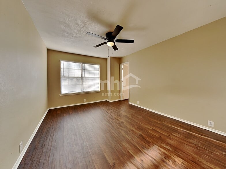 Building Photo - 3104 Pinehurst Ct