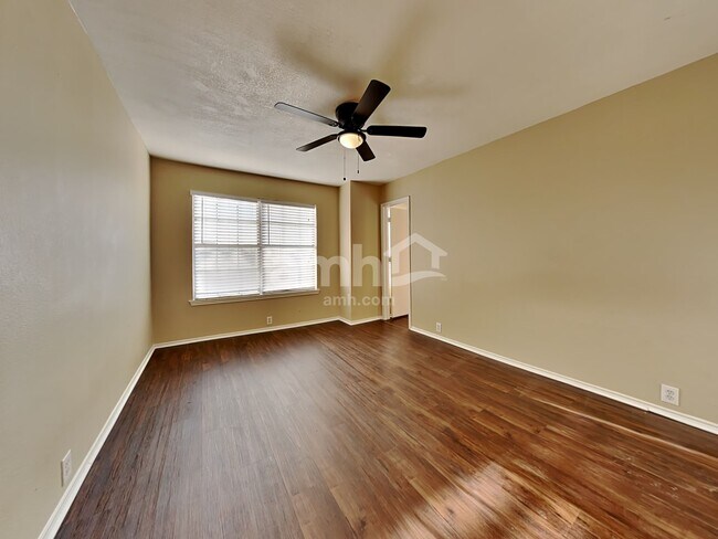 Building Photo - 3104 Pinehurst Court