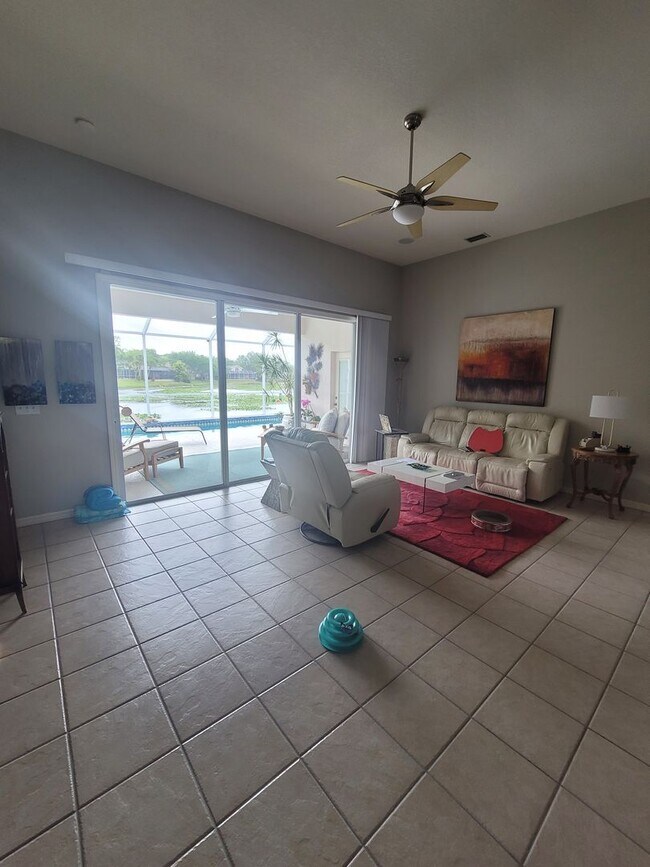 Building Photo - OUTSTANDING LOCATION! SPACIOUS 4 BEDROOM P...