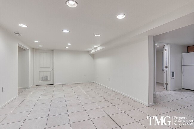 Building Photo - Eastmoreland 52nd Duplex