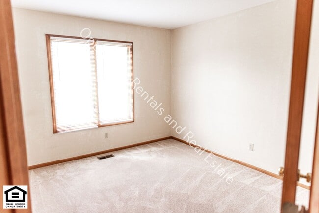 Building Photo - Great 3 bedroom home available!!