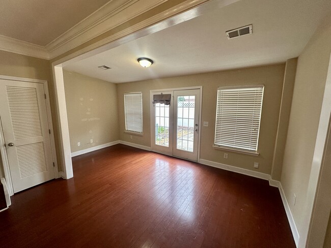 Great light from the back patio - 8608 Gauphin Pl