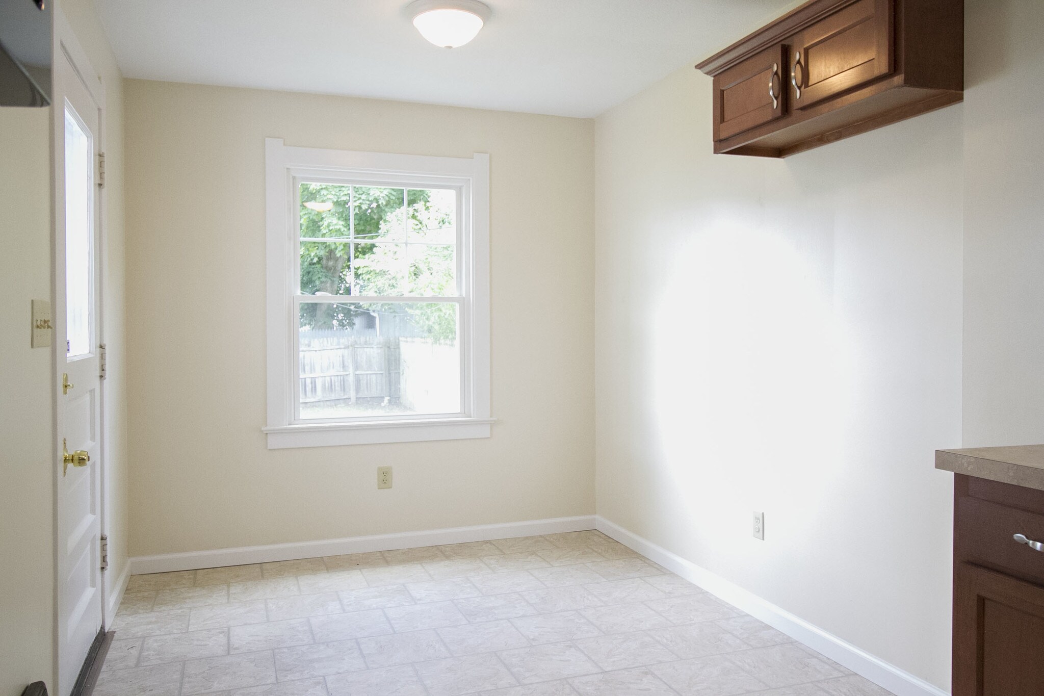 Building Photo - 701 Hampton Ave