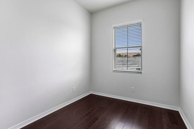 Building Photo - 1114 Sweet Hill Dr