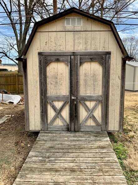 Building Photo - 112 Polster Dr