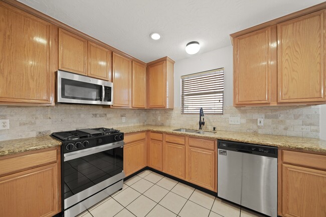 Building Photo - 18902 Sun Pass Dr