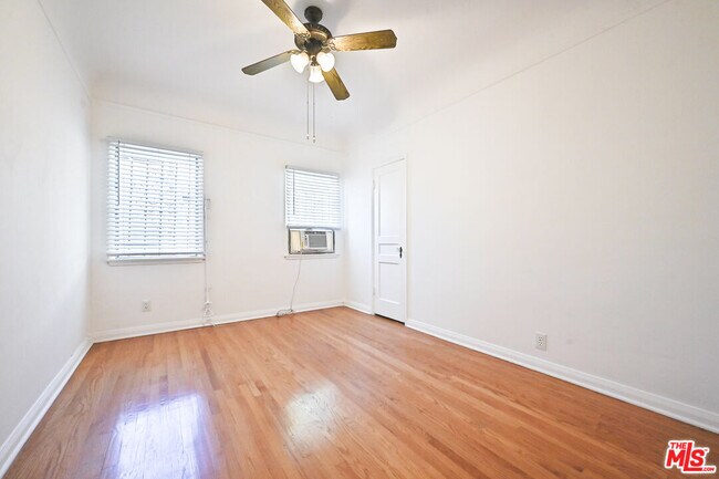 Building Photo - 361 N Mansfield Ave