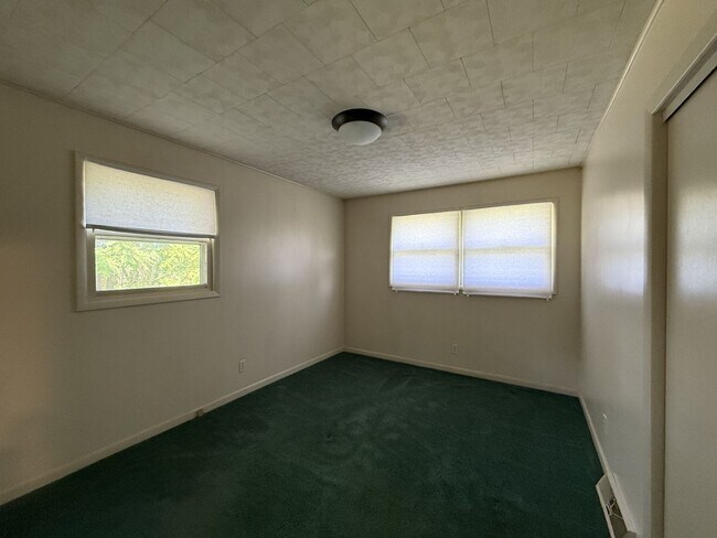 Building Photo - Three Bedroom Bellefonte Ranch
