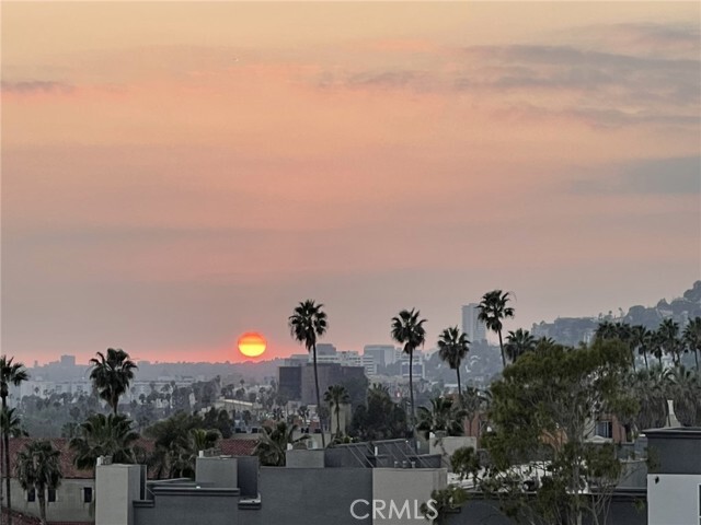 Building Photo - 7135 Hollywood Blvd