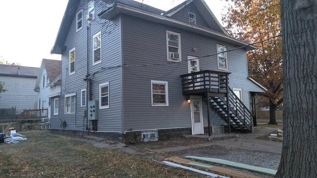 Exterior, entrance at deck level - 5202 Leighton Ave