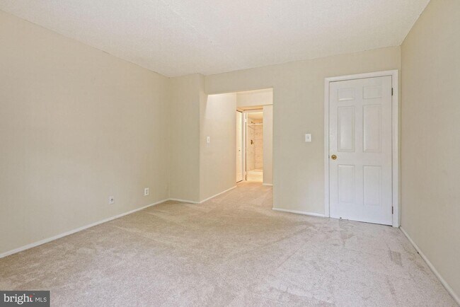 Building Photo - 7640 Provincial Dr